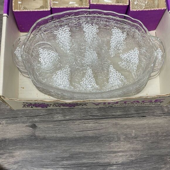 Vintage ANCHOR HOCKING Early American Prescut 8 Piece Snack Set Orig. Box EUC - Picture 9 of 14